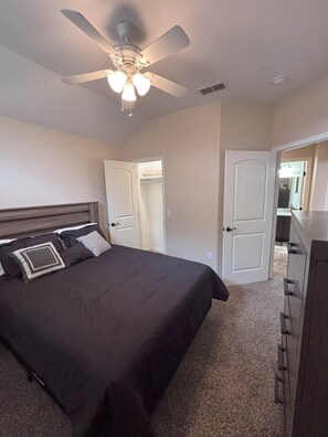 4 bedrooms, desk, iron/ironing board, free WiFi