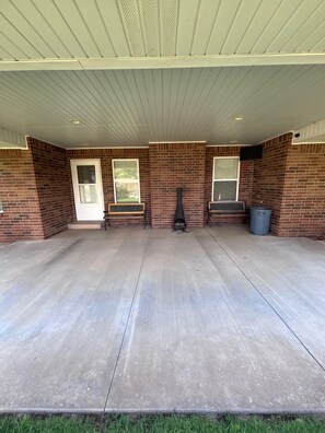 Property grounds - Spacious 4-bedroom house with WiFi, AC in welcoming Clovis (Clovis)