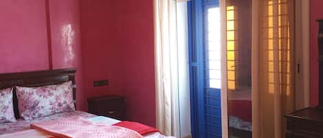 Traditional Double Room | Blackout drapes, soundproofing, free WiFi