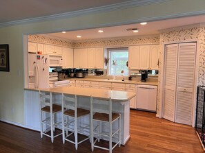 Fridge, microwave, oven, stovetop - The Flamingo House at Lake Murray. 3 Bed 2 Bath with Private Dock. Sleeps 8. (Chapin)
