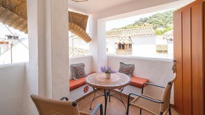 Outdoor dining - La Pelotilla Genalguacil by Ruralidays (Málaga)