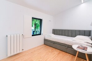 3 bedrooms, iron/ironing board, Internet, bed sheets