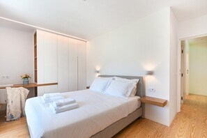 3 bedrooms, iron/ironing board, Internet, bed sheets - Casas D'Além 3 Refuge w/ Pool & Nature (Vieira do Minho)