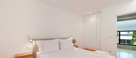 3 bedrooms, iron/ironing board, Internet, bed sheets