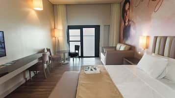 Apartamento Vista Baia com Sofa | Pengeskab på værelset, skrivebord, mørklægningsgardiner, gratis Wi-Fi