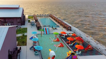 Innenpool, 2 AuĂenpools