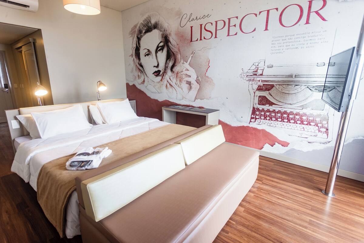 Apartamento Premium | Una cassaforte in camera, una scrivania, tende oscuranti, Wi-Fi gratuito