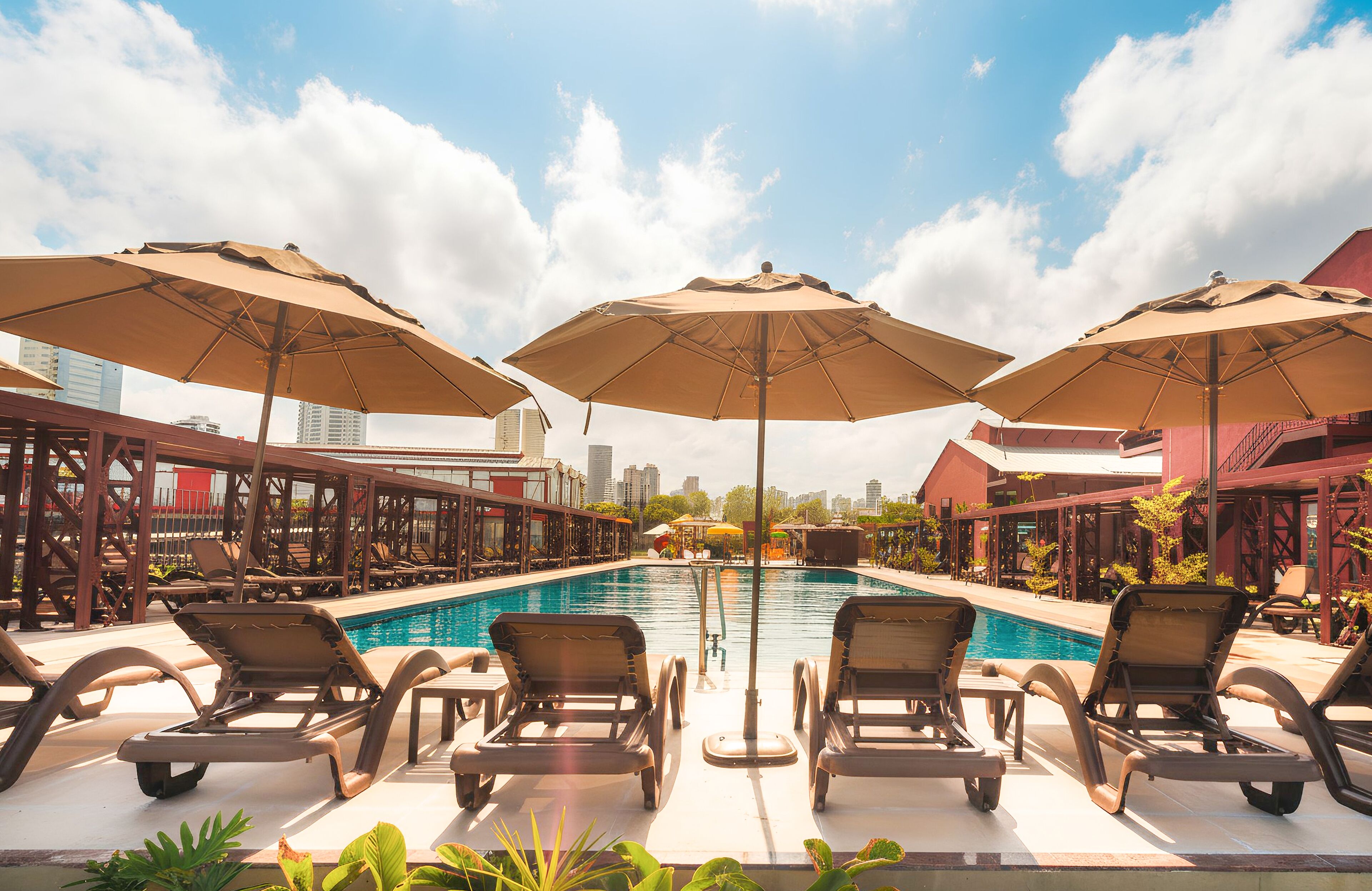 Indoor pool, 2 outdoor pools