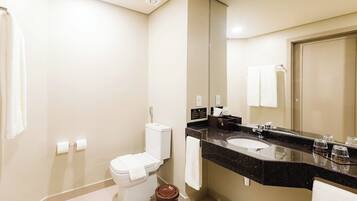 Doccia, asciugacapelli, asciugamani, sapone