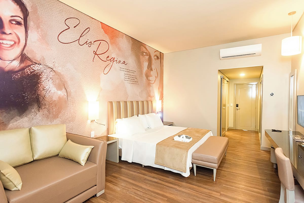 Habitació estàndard | Caixa forta a l'habitació, escriptori, cortines opaques i wifi gratuïta