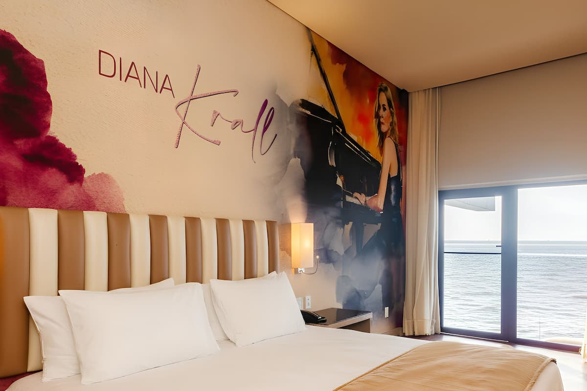 Caja fuerte, escritorio, cortinas opacas y wifi gratis