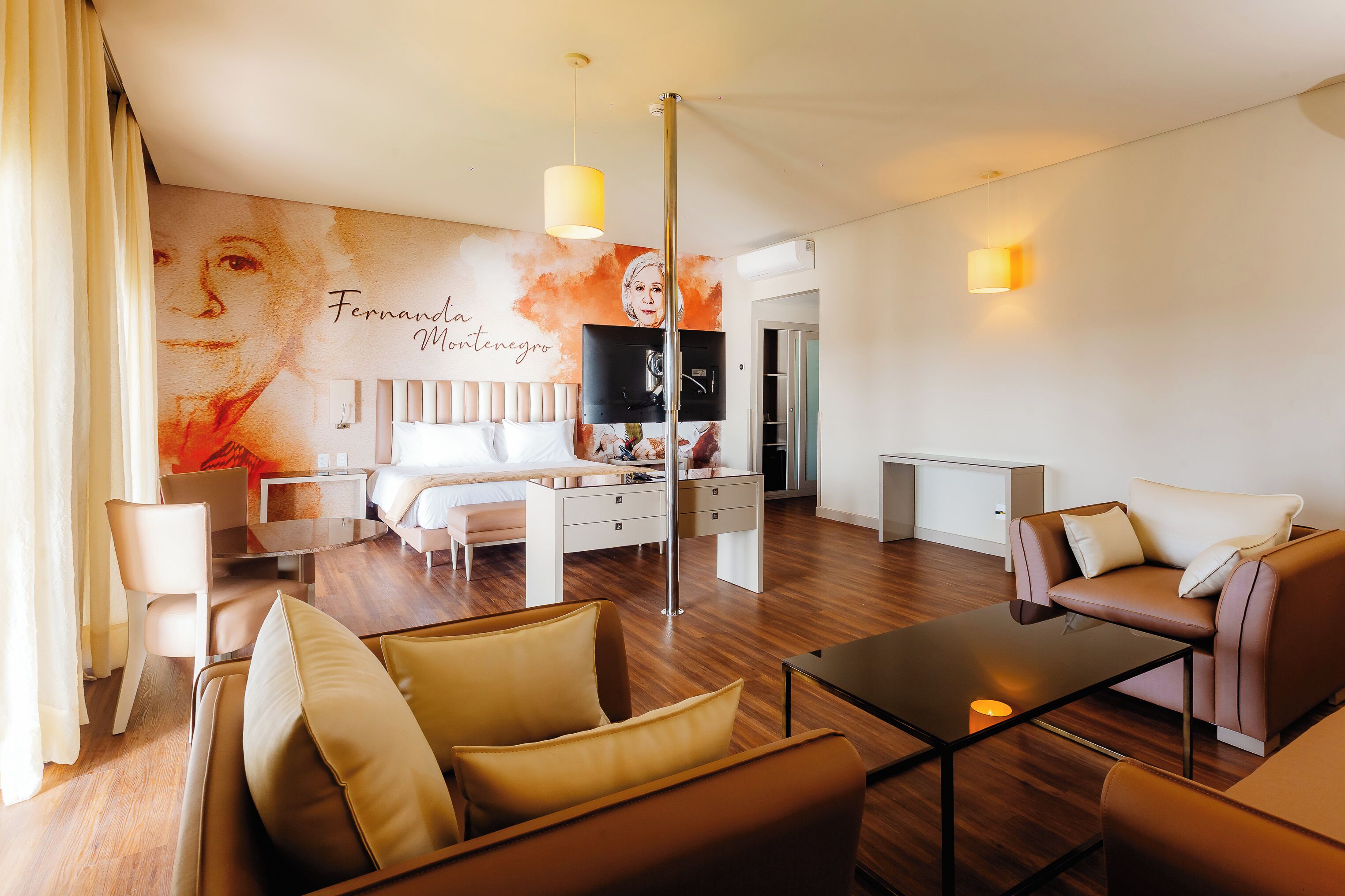 Suíte Premium | Coffres-forts dans les chambres, bureau, rideaux occultants