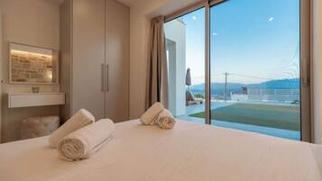 4 bedrooms, in-room safe, iron/ironing board, free WiFi