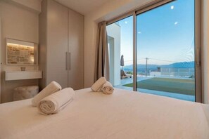 4 bedrooms, in-room safe, iron/ironing board, free WiFi