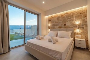 4 bedrooms, in-room safe, iron/ironing board, free WiFi