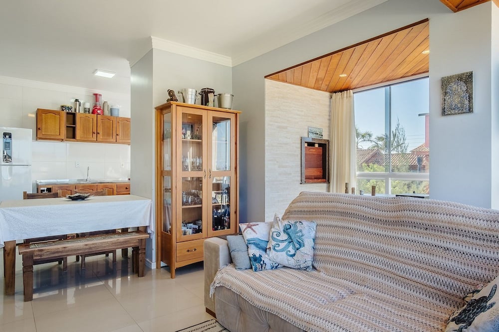 2 Bedroom Apartment 260m From the Beach Rib0201