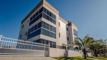 Basic Apartment | Exterior