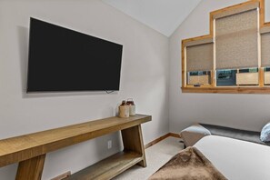 Bügeleisen/Bügelbrett, Reisekinderbett, kostenloses WLAN, Bettwäsche