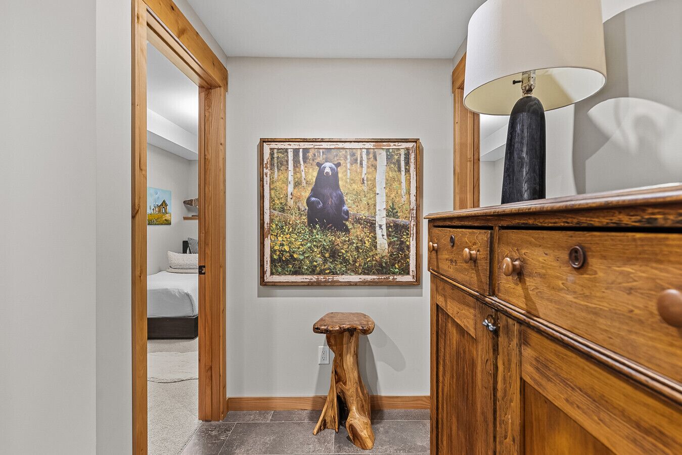 4 quartos, ferros/tábuas de passar roupa, berço de viagem