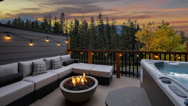 A deck with a fire pit, outdoor seating, and a hot tub. - Luxury Escape | Private Hot Tub and Firepit (Canmore)