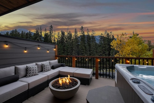 Private Hot Tub | 4 Bed Townhome