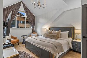 4 bedrooms, desk, iron/ironing board, travel cot