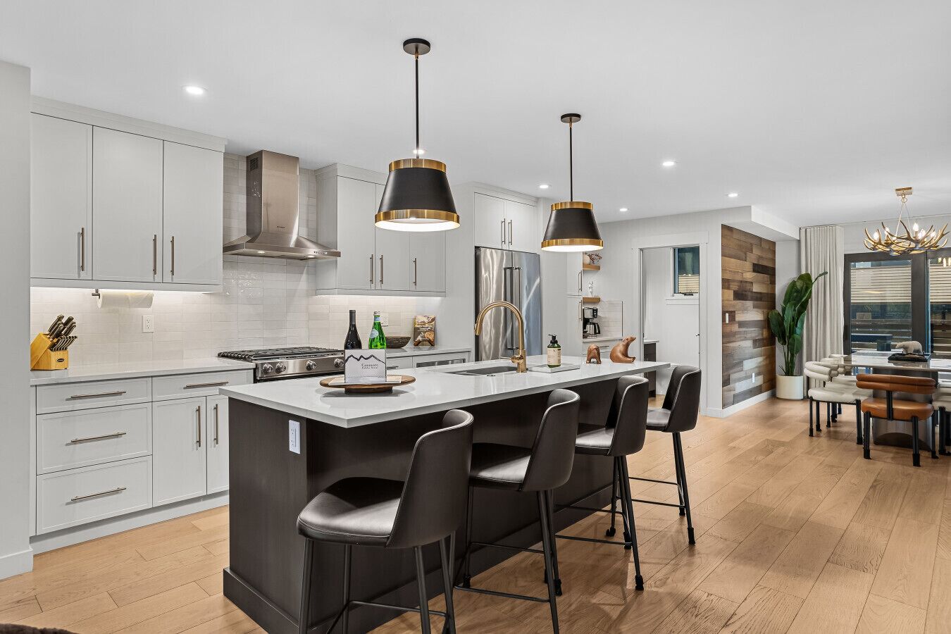 Kühlschrank, Mikrowelle, Herdplatte, Geschirrspüler