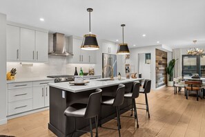 Fridge, microwave, stovetop, dishwasher - Private Hot Tub | 4 Bed Townhome (Canmore)