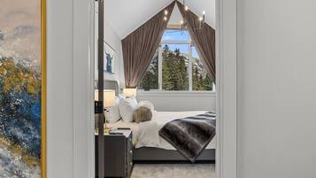 4 bedrooms, desk, iron/ironing board, travel cot