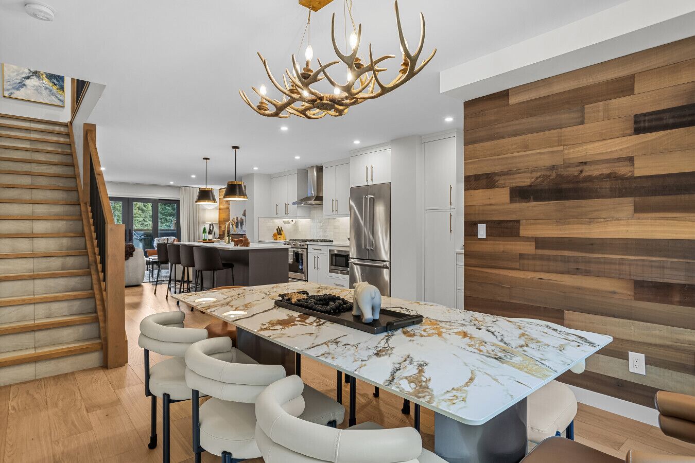 Kühlschrank, Mikrowelle, Herdplatte, Geschirrspüler