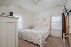 8 bedrooms, free WiFi, bed sheets - 7017- Rodanthe Fantasea, a home in Rodanthe, NC, an 8 BR with stunning ocean views. (Rodanthe)