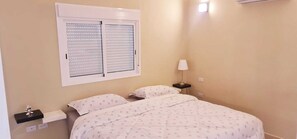 2 slaapkamers, een strijkplank/strijkijzer, wifi, beddengoed
