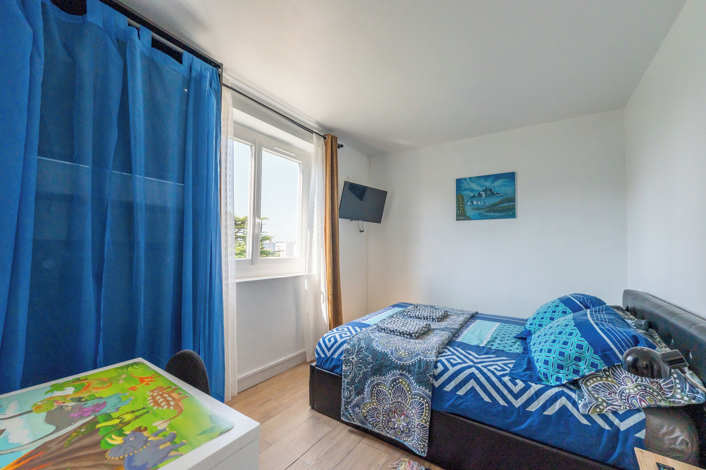 2 chambres, fer et planche à repasser, Wi-Fi, draps fournis