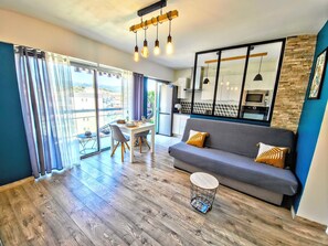 TV - Beachfront –  Panoramic View – Balkony – AC (Cagnes-sur-Mer)