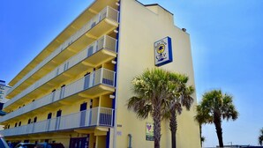 A multi-story hotel with a yellow facade, a sign reading "Jade Tree Cove," and a visible address number "200." - Ocean View Studio + Mini Kitchen in Myrtle Beach (Myrtle Beach)