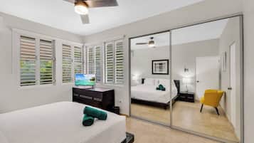 5 bedrooms, desk, iron/ironing board, travel crib