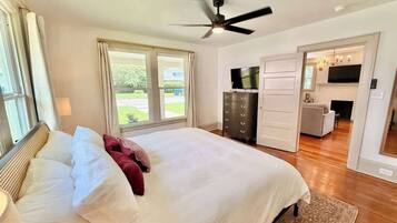 3 bedrooms, desk, iron/ironing board, travel crib