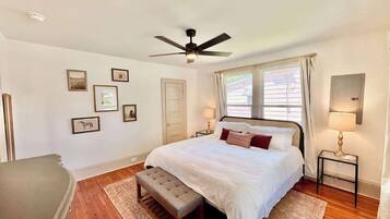 3 bedrooms, desk, iron/ironing board, travel crib