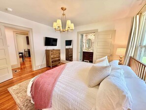 3 bedrooms, desk, iron/ironing board, travel crib