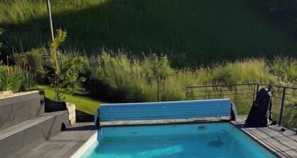 L'EMERAUDE suite lake view / swimming pool / beach 10 min walk away