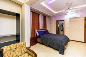 2 chambres, fer et planche à repasser, Wi-Fi, draps fournis