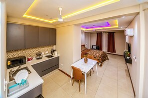 Private kitchen - Davina's Villa - Beloved Retreat Studio Apt2 (Kumasi)