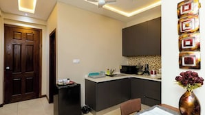 Private kitchen - Davina's Villa - Beloved Retreat Studio Apt2 (Kumasi)