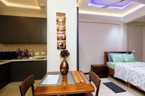 Dining - Davina's villa - Beloved Retreat Studio Apt4 (Kumasi)