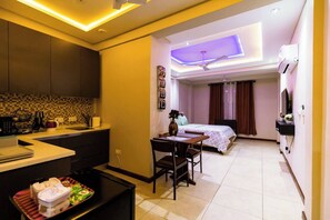 1 bedroom, iron/ironing board, WiFi, bed sheets - Davina's villa - Beloved Retreat Studio Apt4 (Kumasi)