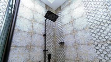 Dusche, Handtücher, Seife, Toilettenpapier