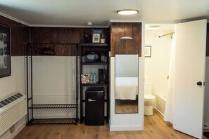 Single Room, 1 King Bed