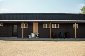 Exterior - Motel Miles (Miles City)