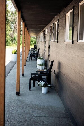 Exterior - Motel Miles (Miles City)