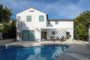 Outdoor pool, a heated pool - Luxury Beverly Hills Villa • Heated Pool, Sauna, ADU Guesthouse •Private Retreat (Los Angeles)